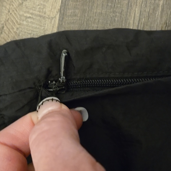 Nike Lined Windbreaker Pants Womans Size Medium 8 to 10 Black - Picture 8 of 13